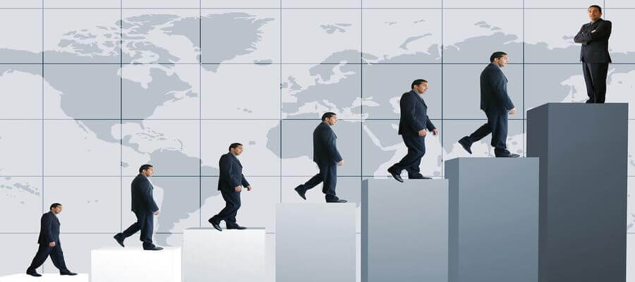 Modern office professional using payroll software in pakistan for secure cloud employee compensation management.